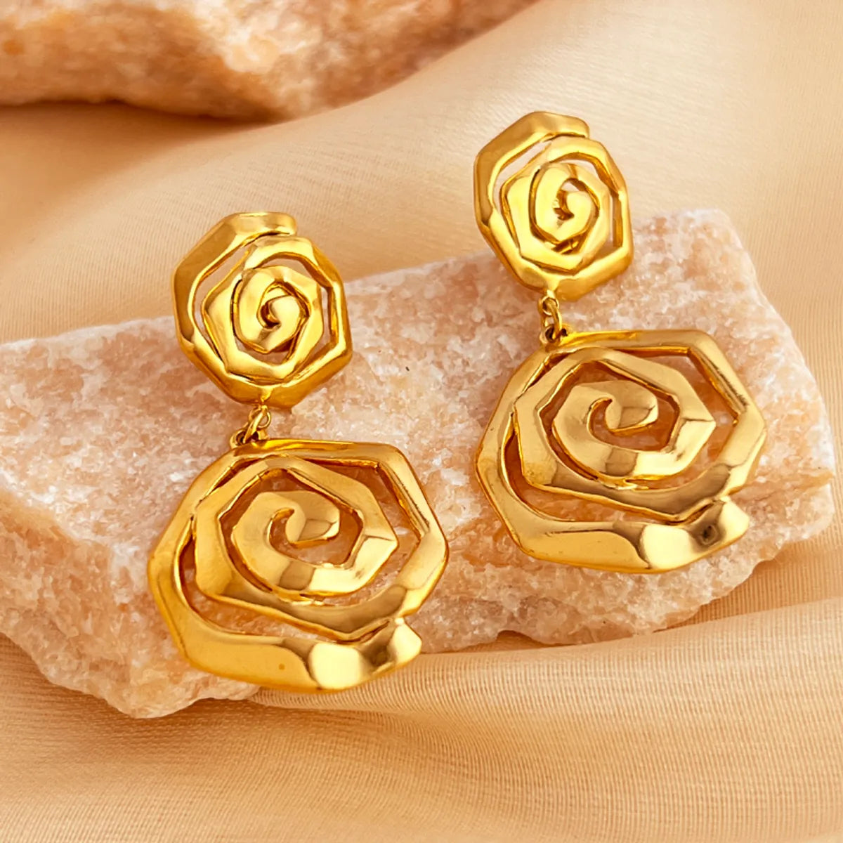 1 Pair Elegant Luxurious Flower Polishing Plating 304 Stainless Steel 18K Gold Plated Drop Earrings