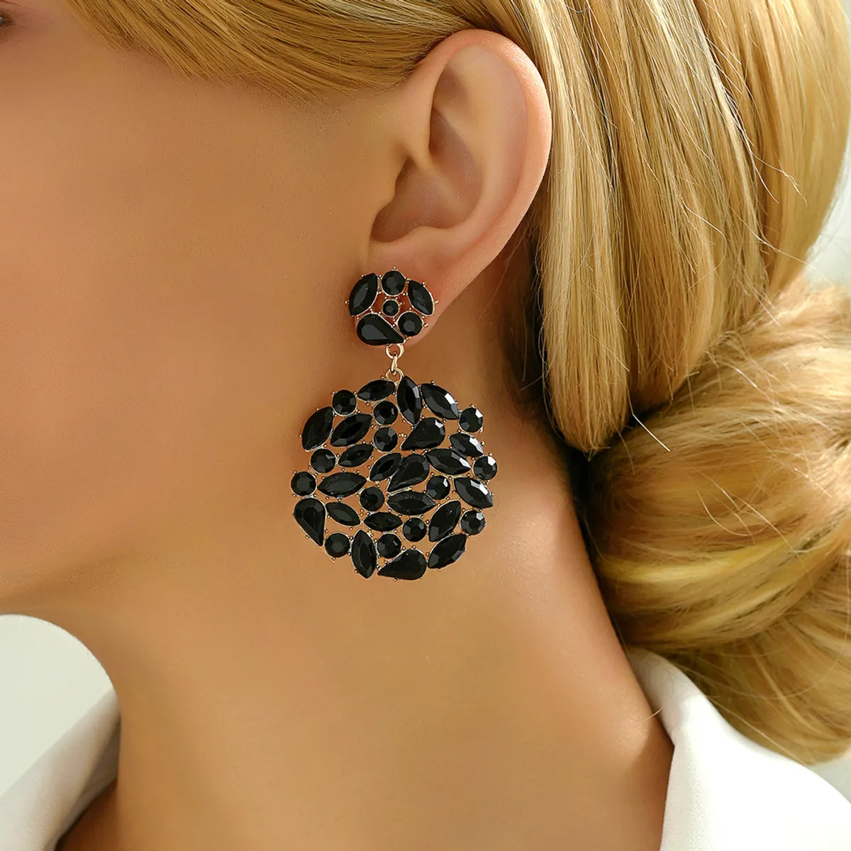 1 Pair Elegant Luxurious Geometric Plating Hollow Out Inlay Zinc Alloy Rhinestones Drop Earrings