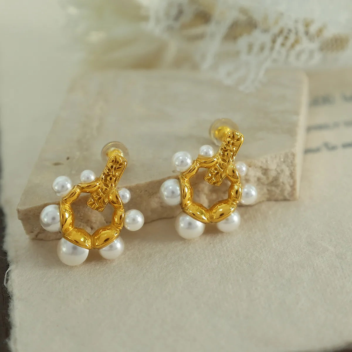 1 Pair Elegant Luxurious Lady Geometric Plating Imitation Pearl Titanium Steel 18k Gold Plated Ear Studs