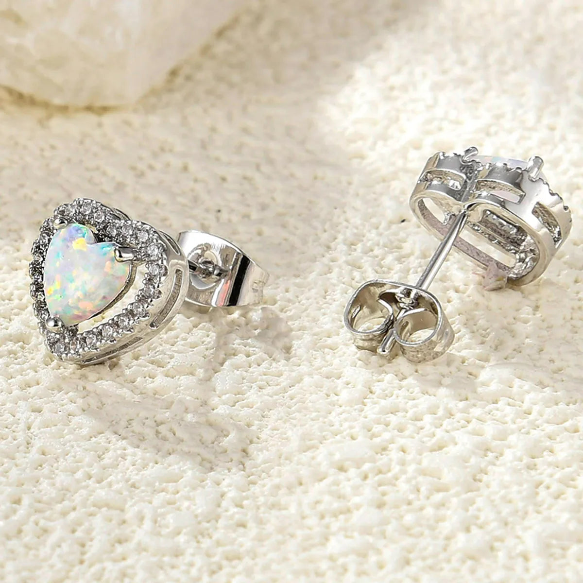 1 Pair Elegant Luxurious Lady Heart Shape Plating Inlay Copper Artificial Gemstones Zircon White Gold Plated Ear Studs