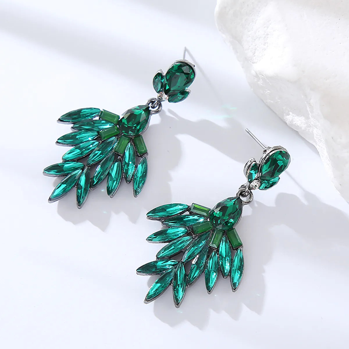 1 Pair Elegant Luxurious Leaves Inlay Alloy Rhinestones Drop Earrings