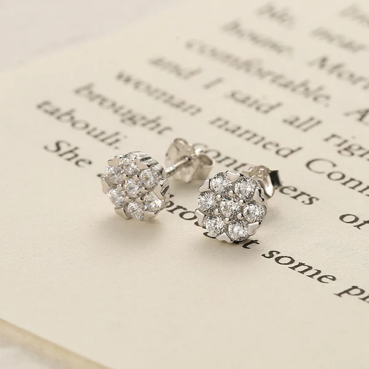 1 Pair Elegant Luxurious Queen Solid Color Plating Inlay Sterling Silver Zircon White Gold Plated Ear Studs