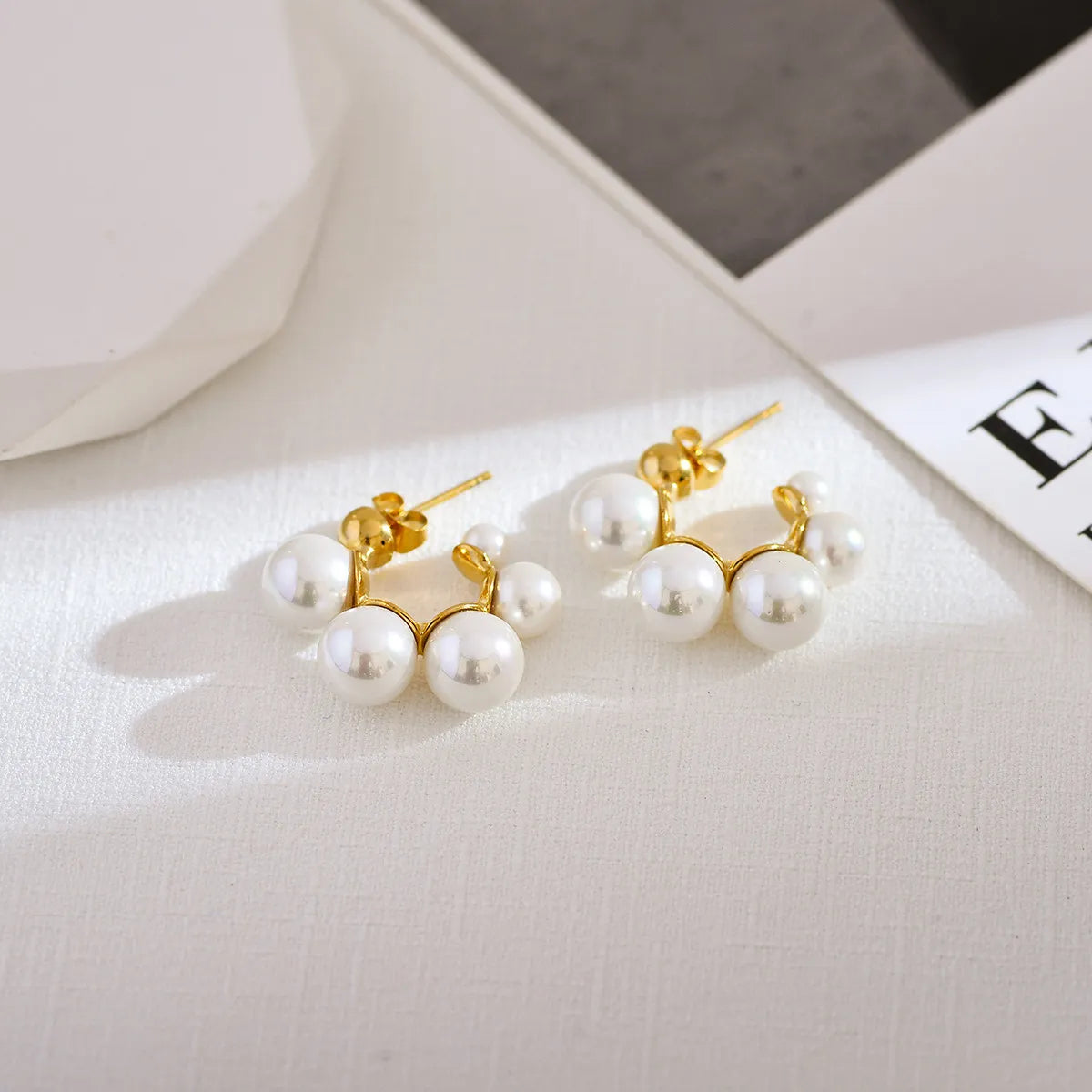 1 Pair Elegant Luxurious Round Inlay Stainless Steel Artificial Pearls Ear Studs