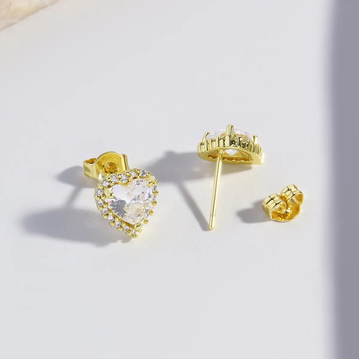 1 Pair Elegant Luxurious Simple Style Water Droplets Daisy Plating Copper 18K Gold Plated Gold Plated Ear Studs