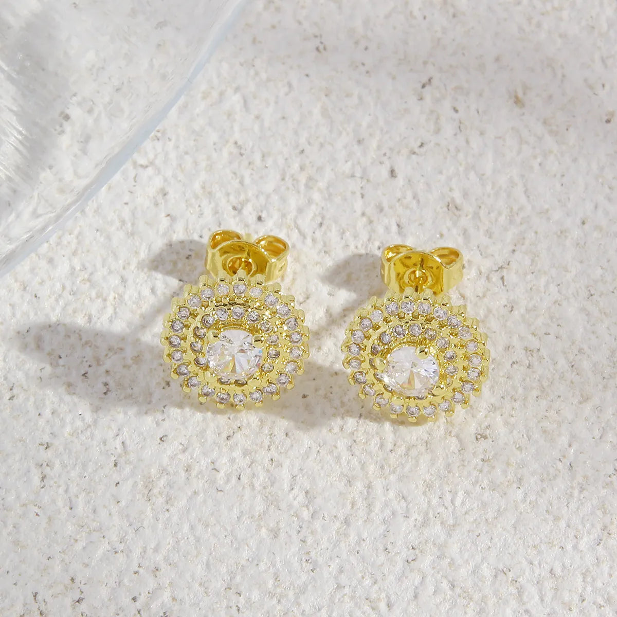 1 Pair Elegant Luxurious Simple Style Water Droplets Daisy Plating Copper 18K Gold Plated Gold Plated Ear Studs