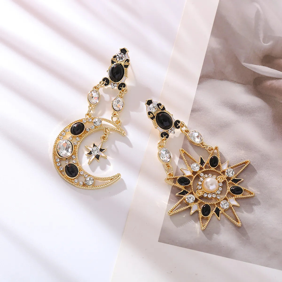 1 Pair Elegant Luxurious Sun Moon Plating Inlay Alloy Artificial Pearls Resin Rhinestones Gold Plated Drop Earrings