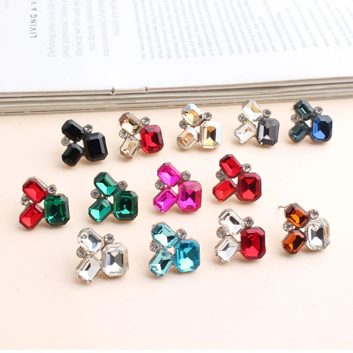 1 Pair Elegant Modern Style Classic Style Geometric Flower Plating Inlay Alloy Crystal Rhinestones Ear Studs