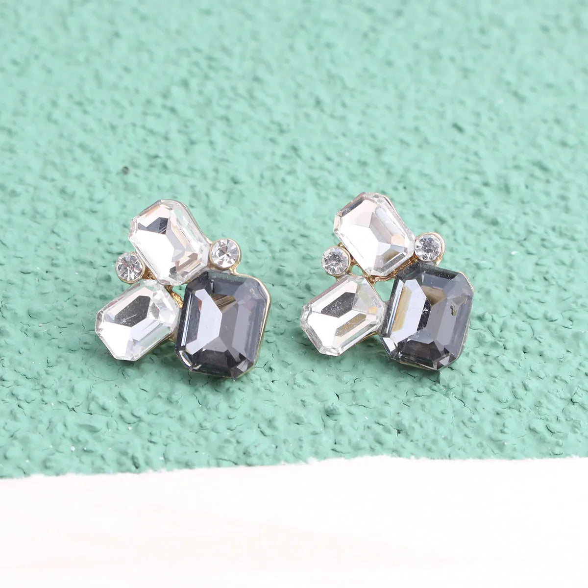 1 Pair Elegant Modern Style Classic Style Geometric Flower Plating Inlay Alloy Crystal Rhinestones Ear Studs