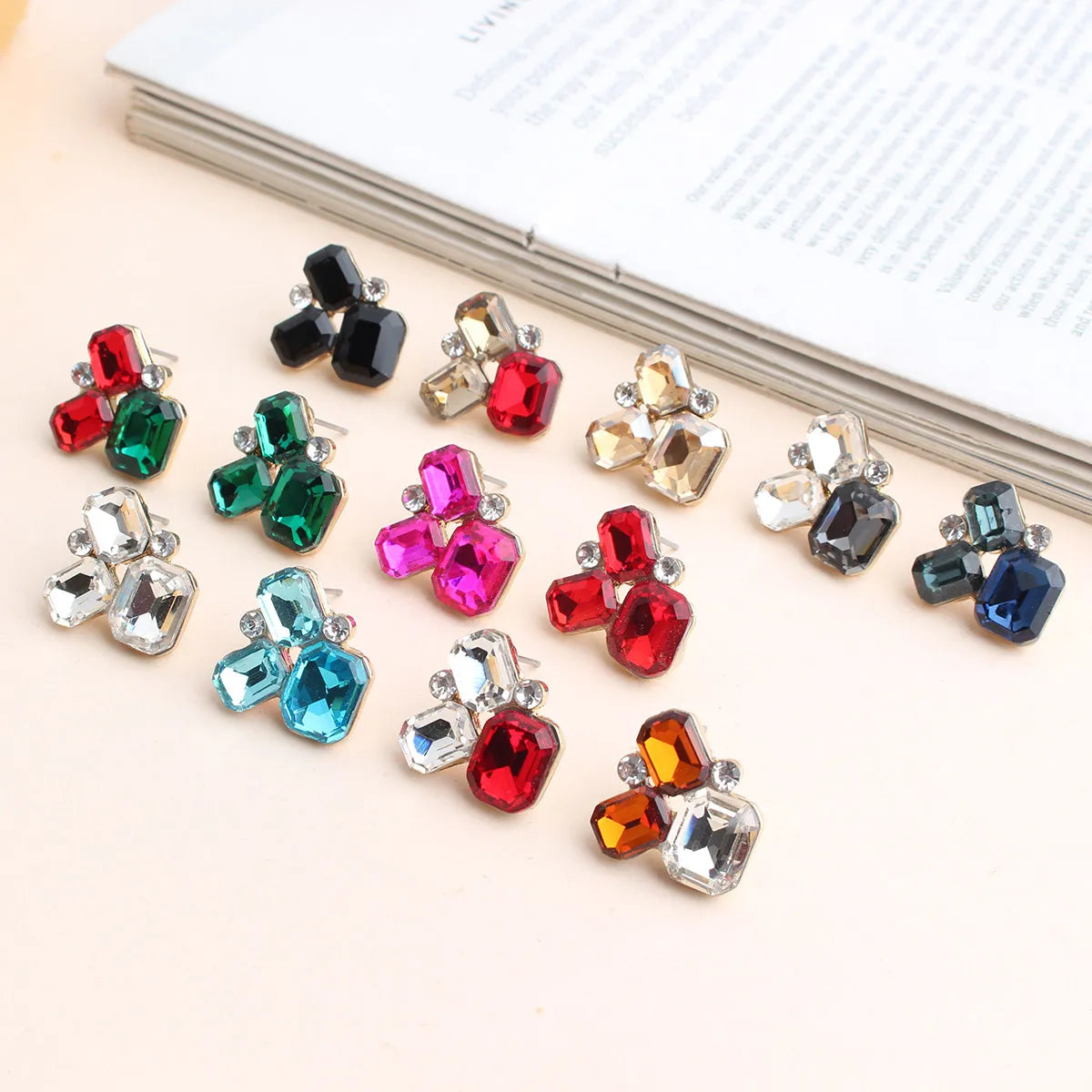 1 Pair Elegant Modern Style Classic Style Geometric Flower Plating Inlay Alloy Crystal Rhinestones Ear Studs