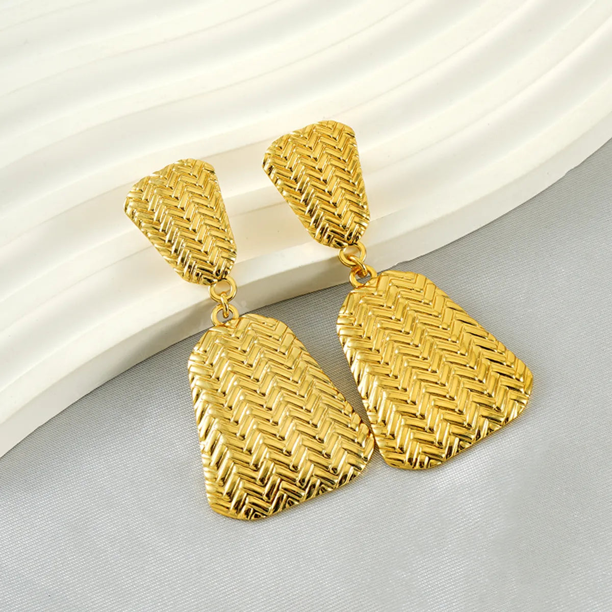 1 Pair Elegant Modern Style Classic Style Solid Color 304 Stainless Steel Titanium Steel 18K Gold Plated Drop Earrings