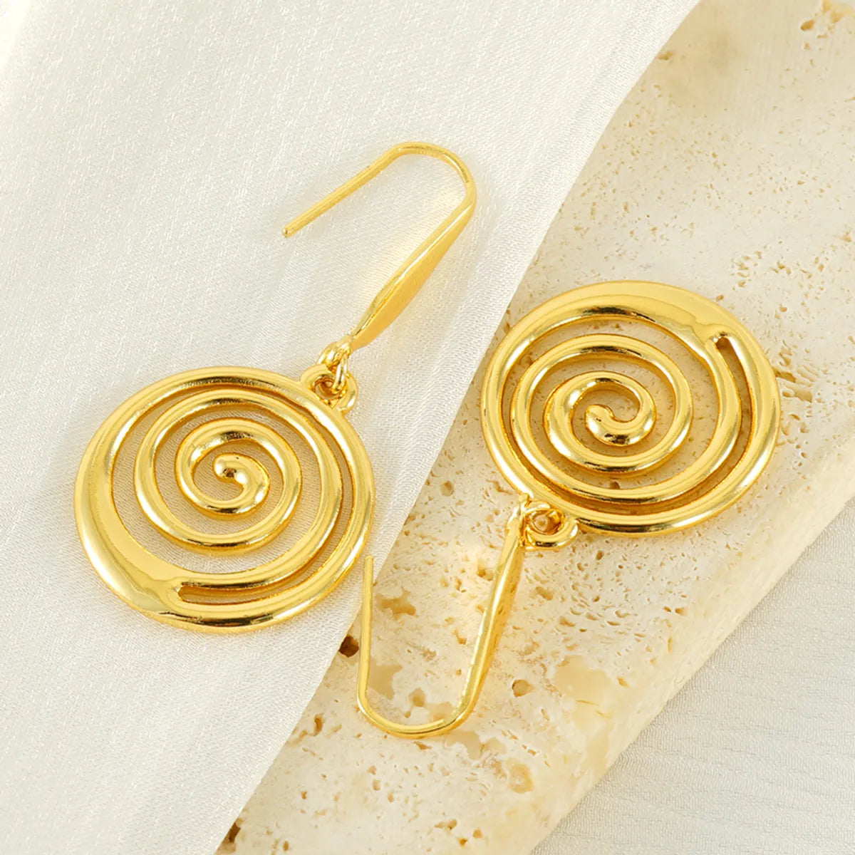 1 Pair Elegant Modern Style Spiral Plating 304 Stainless Steel Titanium Steel 18K Gold Plated Drop Earrings