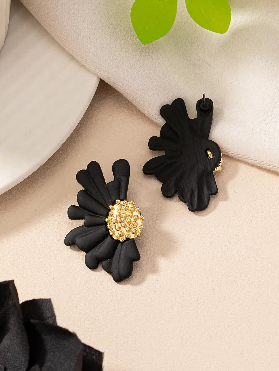 1 Pair Elegant Pastoral Flower Ferroalloy Ear Studs