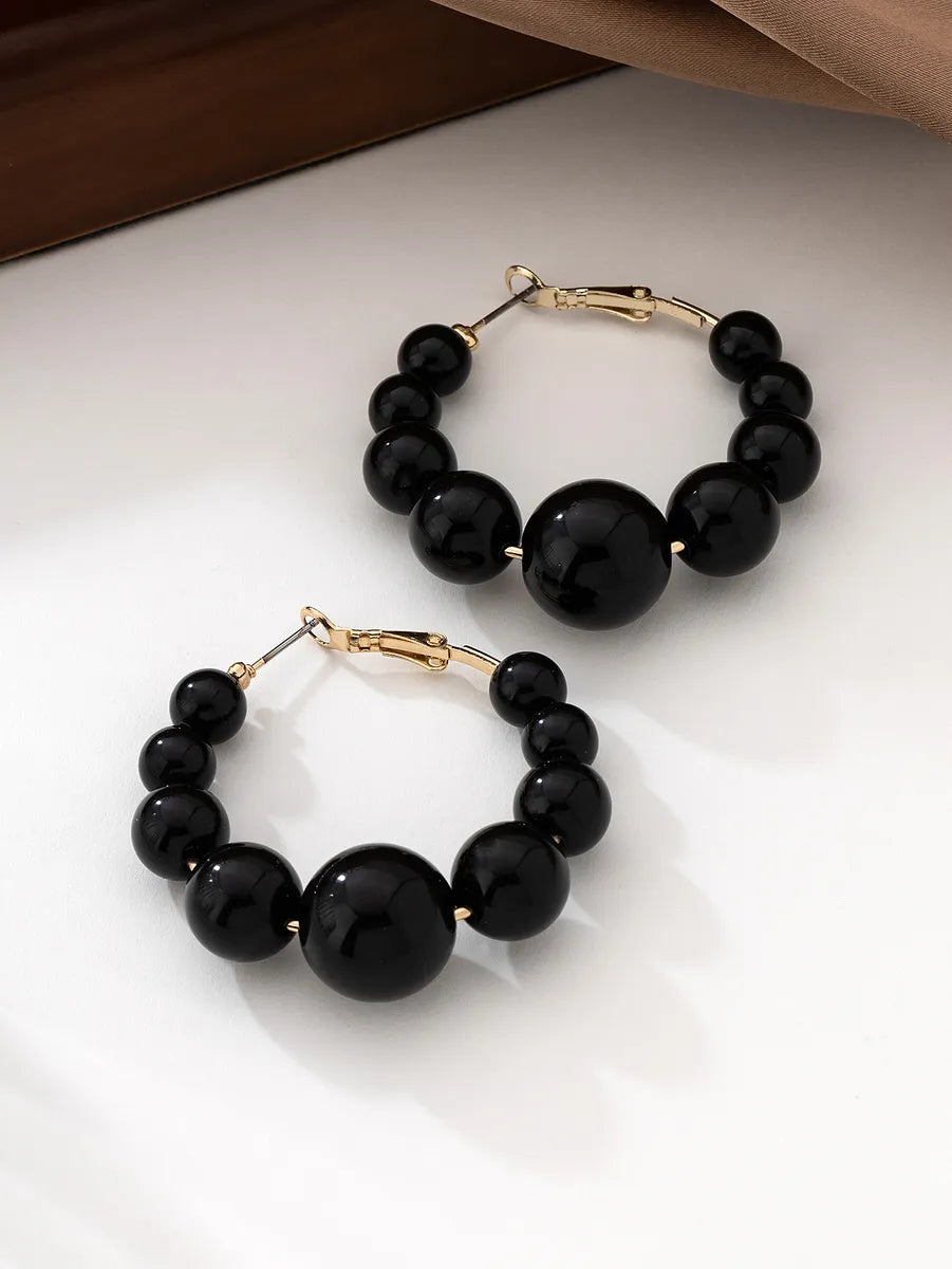 1 Pair Elegant Pastoral Streetwear Round Ball Asymmetrical Irregular Beaded Arylic Artificial Pearl Alloy Hoop Earrings