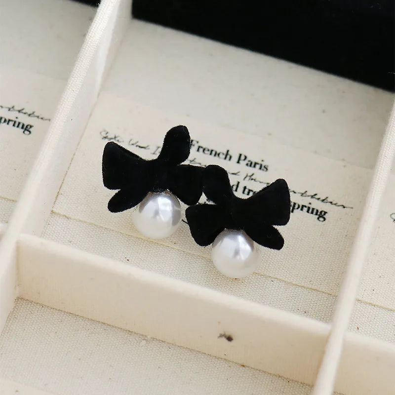 1 Pair Elegant Princess Sweet Bow Knot Inlay Alloy Flocking Artificial Pearls Ear Cuffs Ear Studs