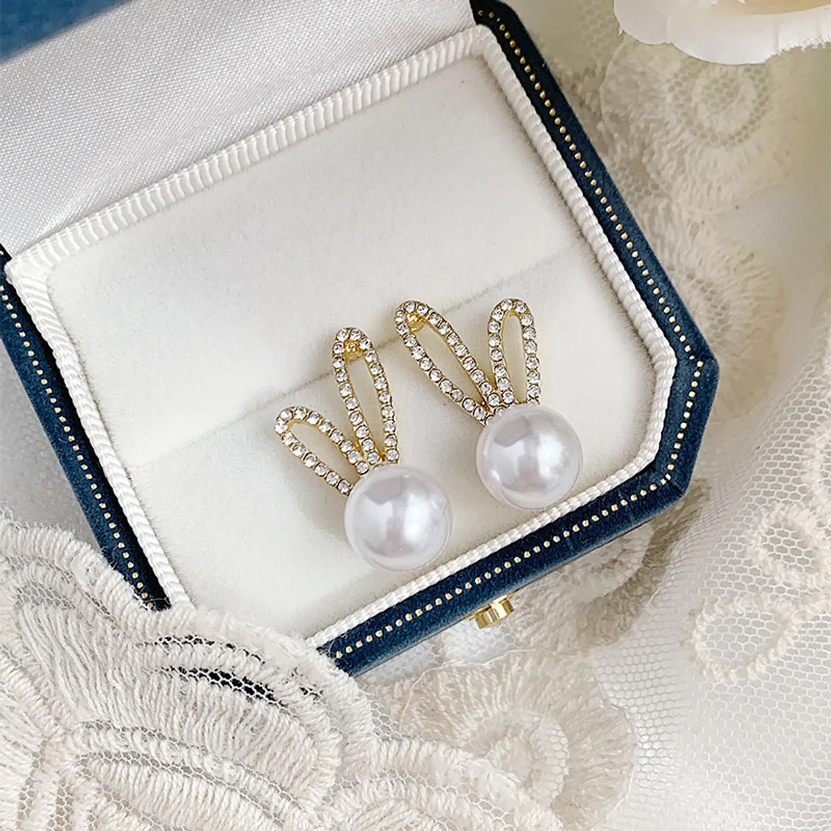 1 Pair Elegant Rabbit Plating Inlay Alloy Artificial Rhinestones Artificial Pearls Gold Plated Ear Studs