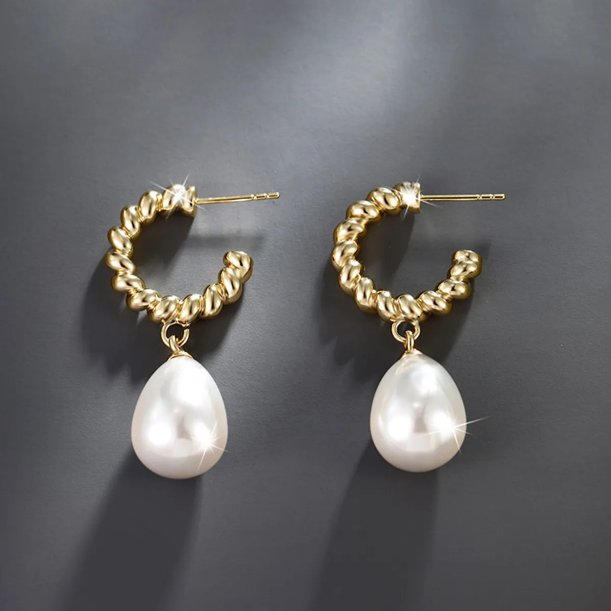 1 Pair Elegant Retro C Shape Water Droplets Plating Inlay Copper Alloy Artificial Pearls 14k Gold Plated Drop Earrings