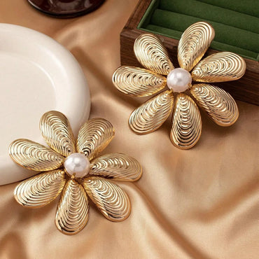 1 Pair Elegant Retro Flower Plating Metal Ear Studs