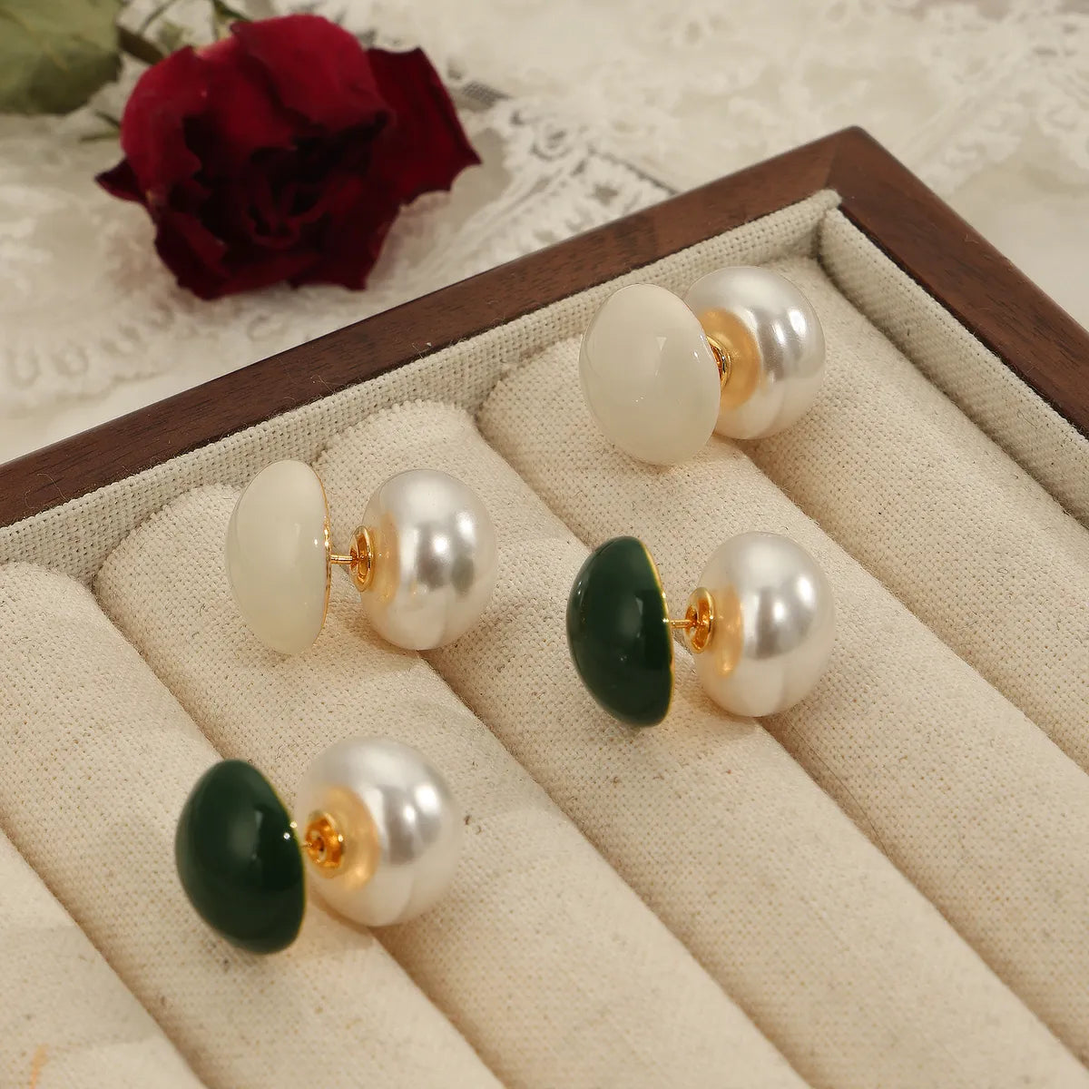 1 Pair Elegant Retro French Style Round Enamel Inlay Copper Artificial Pearls 18K Gold Plated Ear Studs