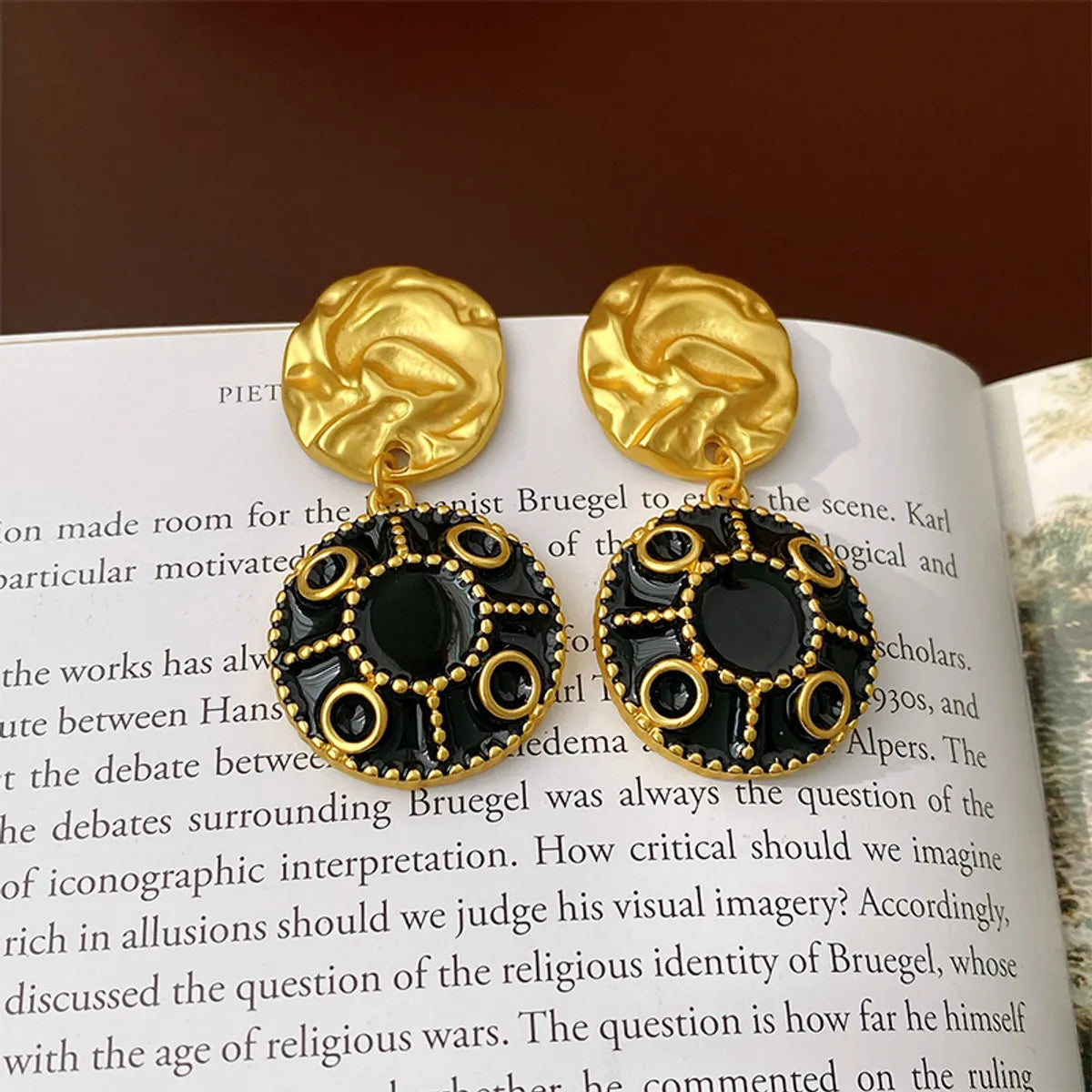 1 Pair Elegant Retro Geometric Alloy Tiger Eye Rhinestones Ear Studs