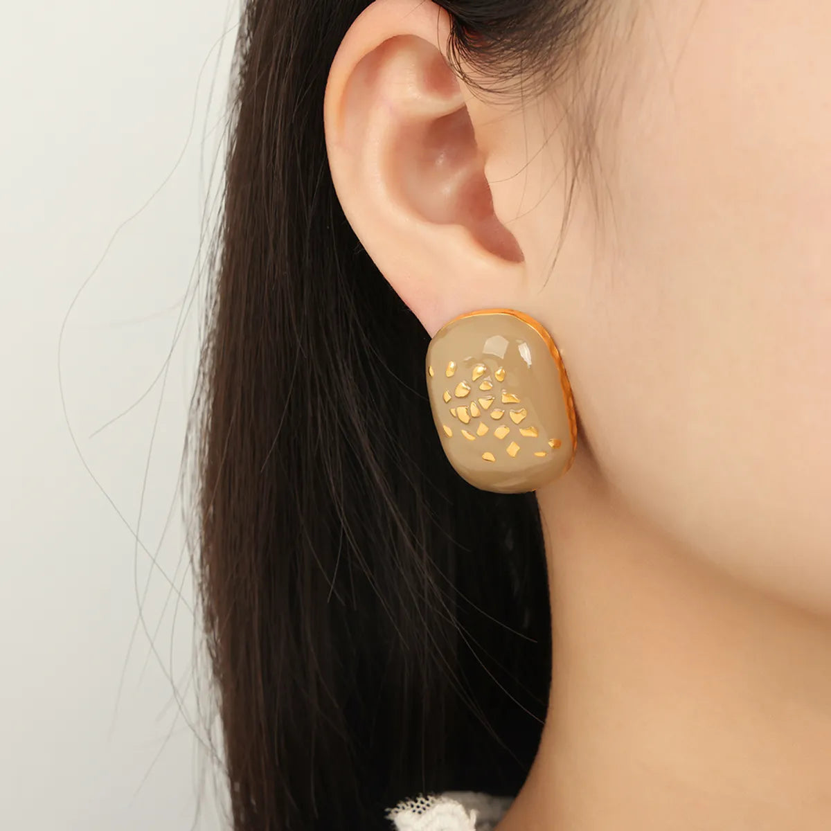 1 Pair Elegant Retro Geometric Enamel Titanium Steel 18K Gold Plated Ear Studs