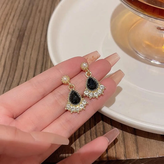 1 Pair Elegant Retro Geometric Plating Inlay Alloy Zircon Drop Earrings