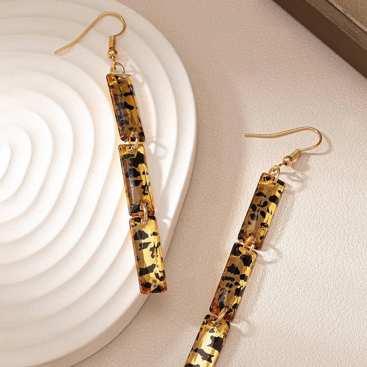 1 Pair Elegant Retro Leopard Arylic Drop Earrings