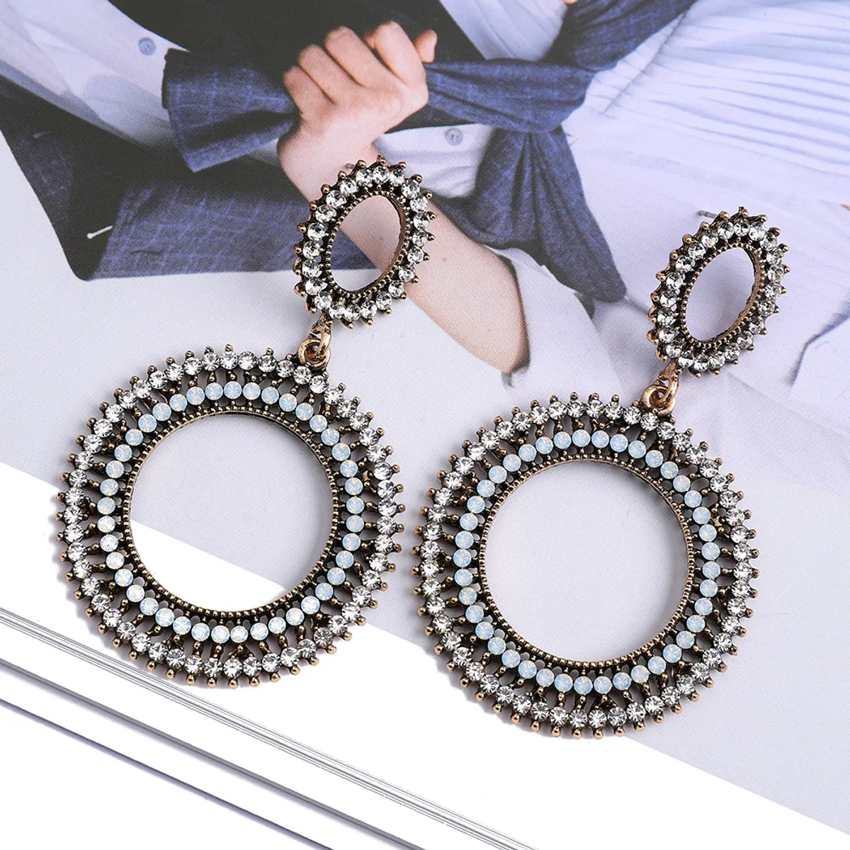 1 Pair Elegant Retro Round Plating Inlay Zinc Alloy Rhinestones Dangling Earrings