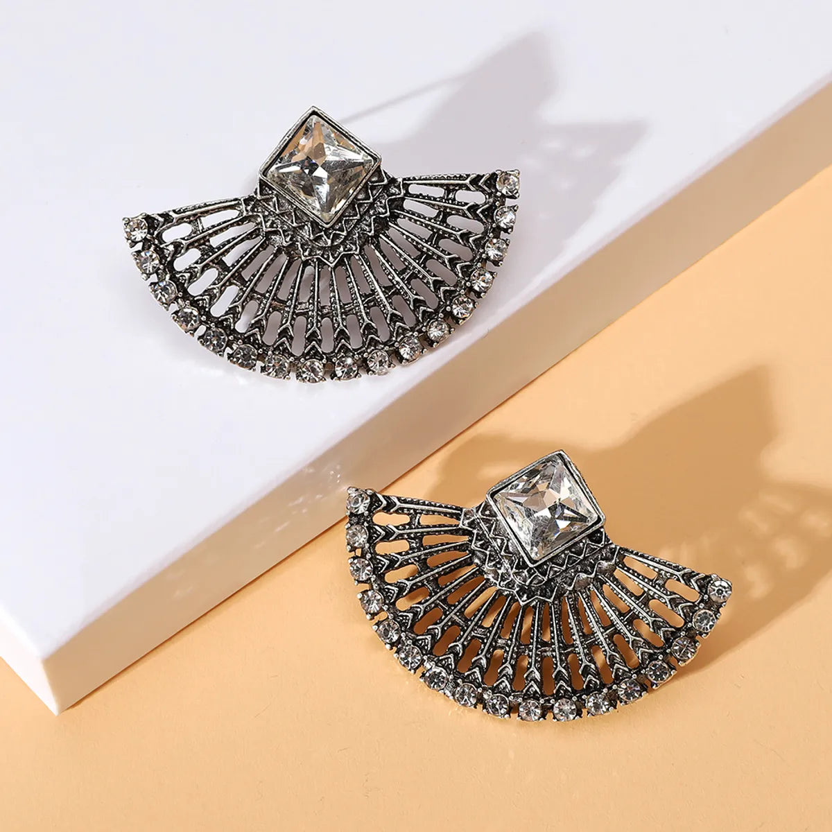 1 Pair Elegant Retro Sector Inlay Zinc Alloy Rhinestones Ear Studs