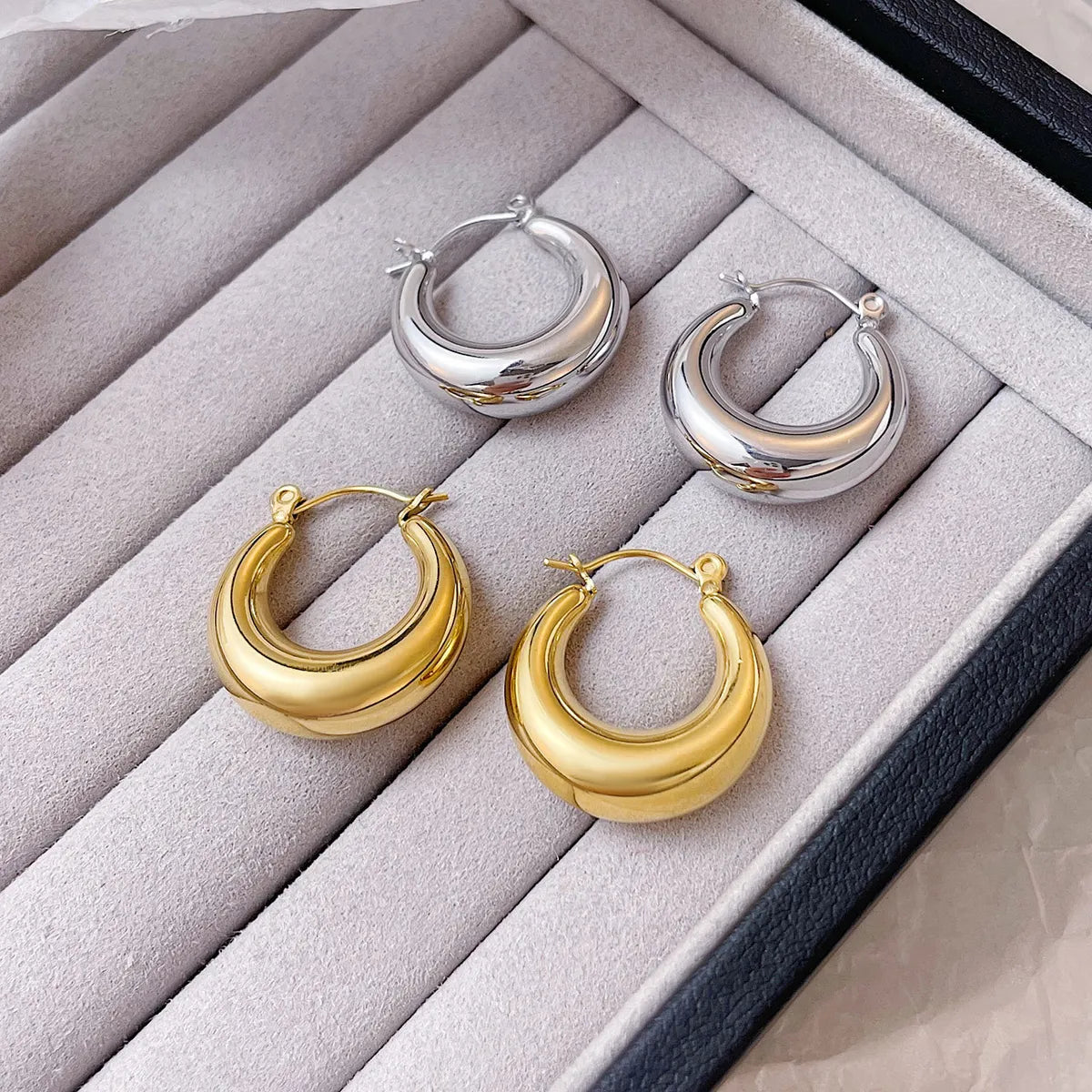 1 Pair Elegant Retro U Shape Stainless Steel Plating Earrings