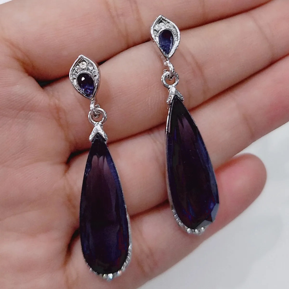 1 Pair Elegant Retro Water Droplets Plating Inlay Copper Artificial Crystal Zircon Drop Earrings