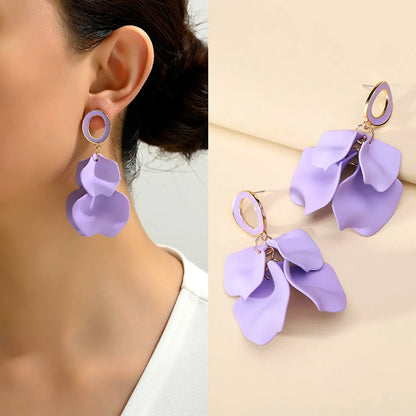 1 Pair Elegant Romantic Sweet Petal Spray Paint Painted Inlay Zinc Alloy Acrylic Dangling Earrings