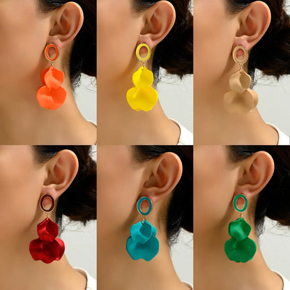 1 Pair Elegant Romantic Sweet Petal Spray Paint Painted Inlay Zinc Alloy Acrylic Dangling Earrings