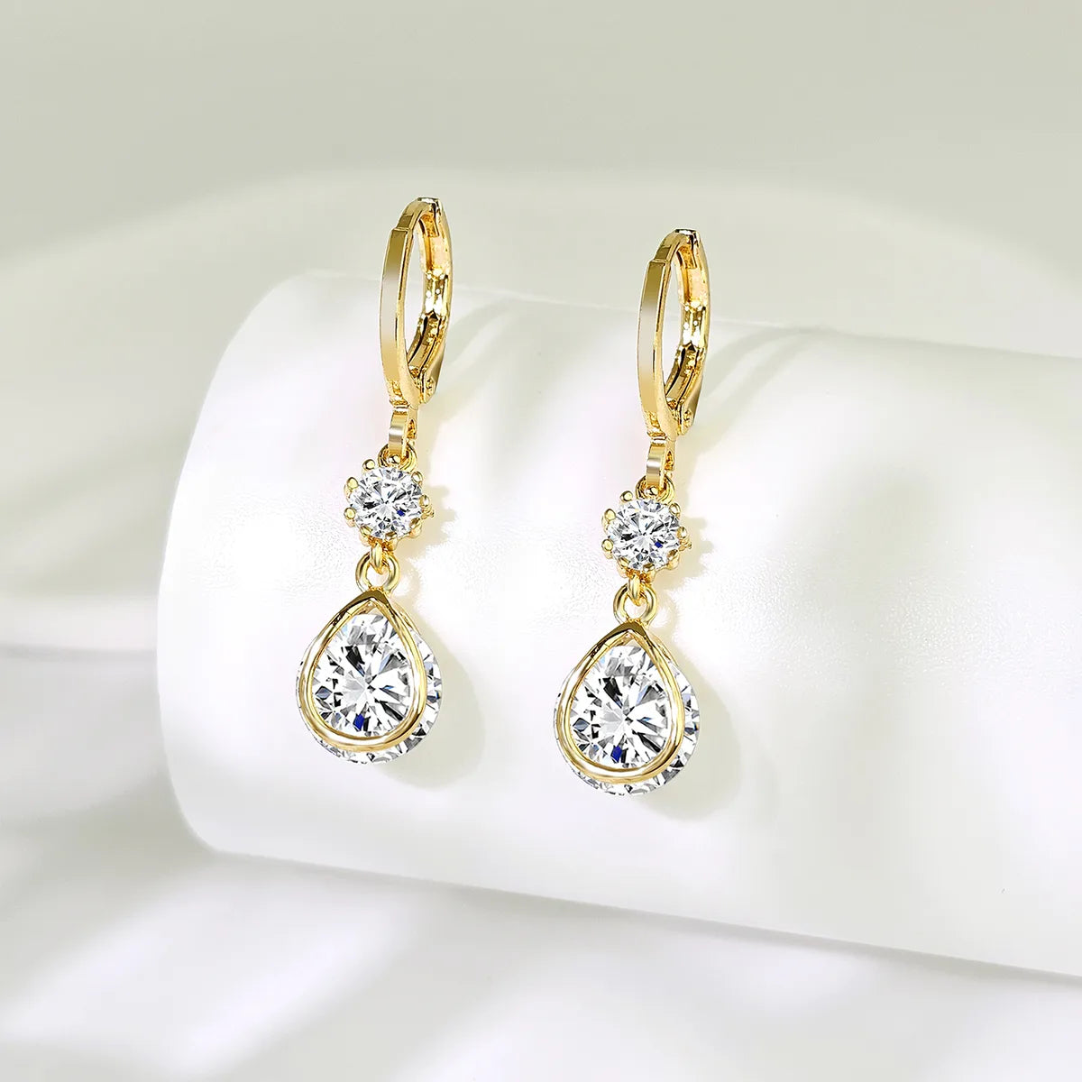 1 Pair Elegant Round Plating Inlay Copper Zircon Gold Plated Drop Earrings