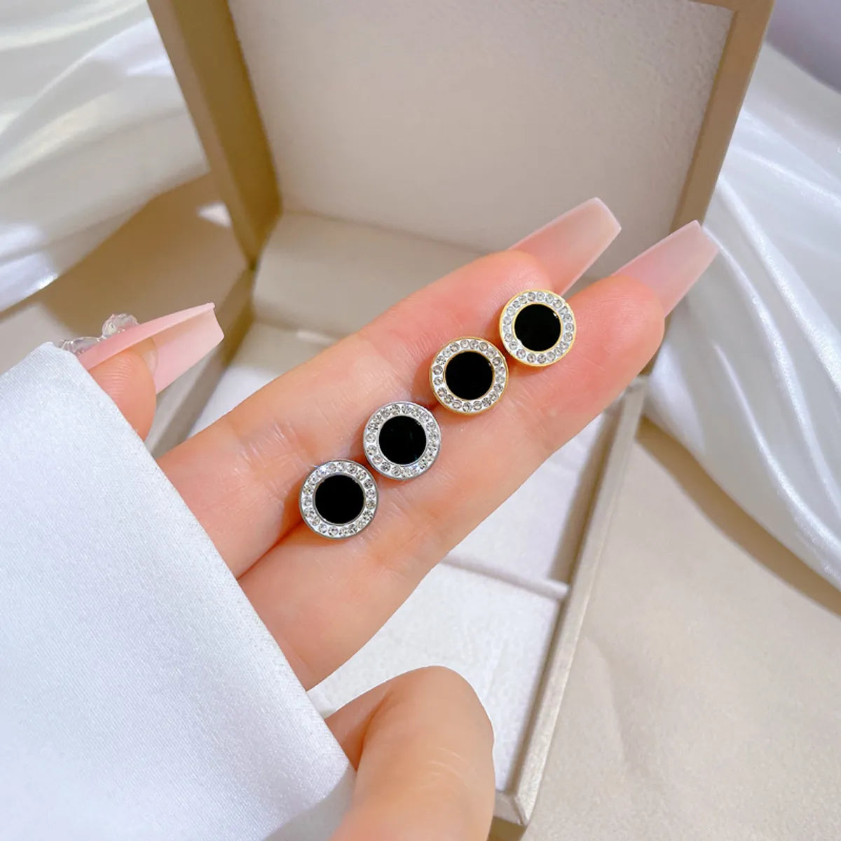 1 Pair Elegant Round Plating Inlay Titanium Steel Shell Zircon Ear Studs