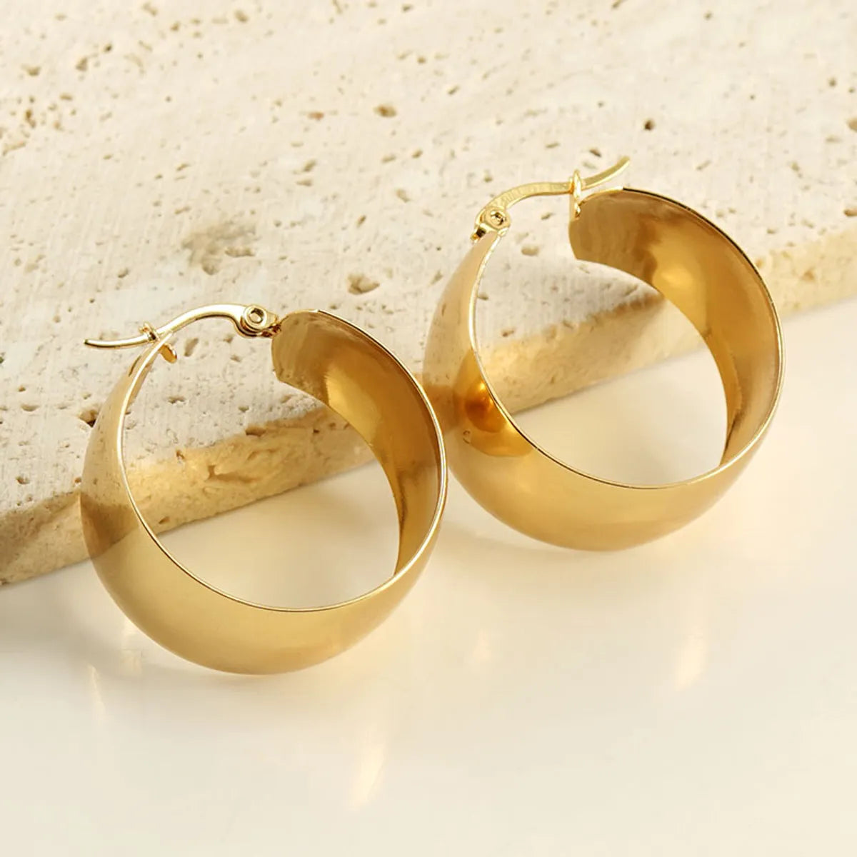 1 Pair Elegant Round Solid Color Polishing Plating Stainless Steel Titanium Steel 18K Gold Plated Hoop Earrings