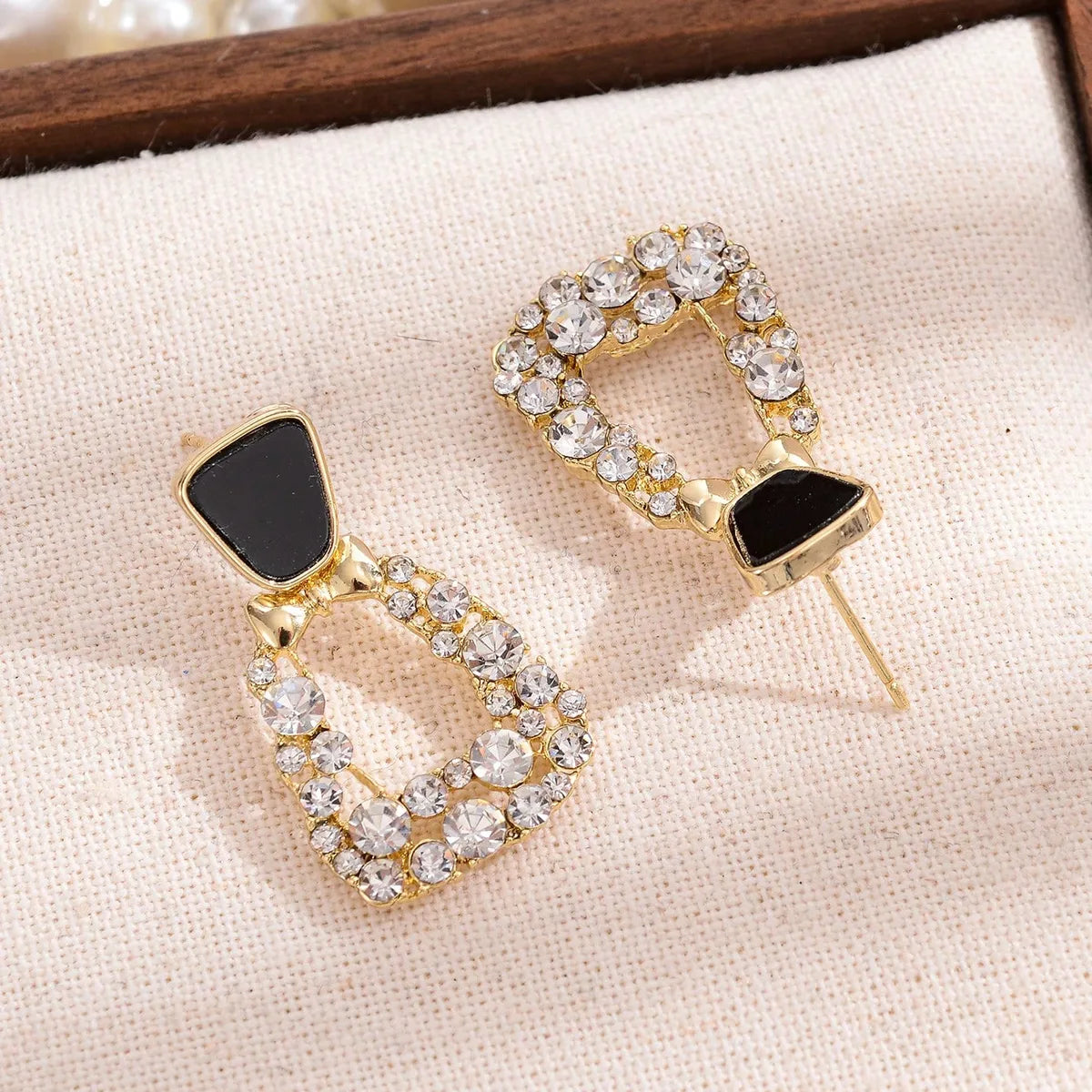 1 Pair Elegant Shiny Bag Inlay Alloy Rhinestones Drop Earrings