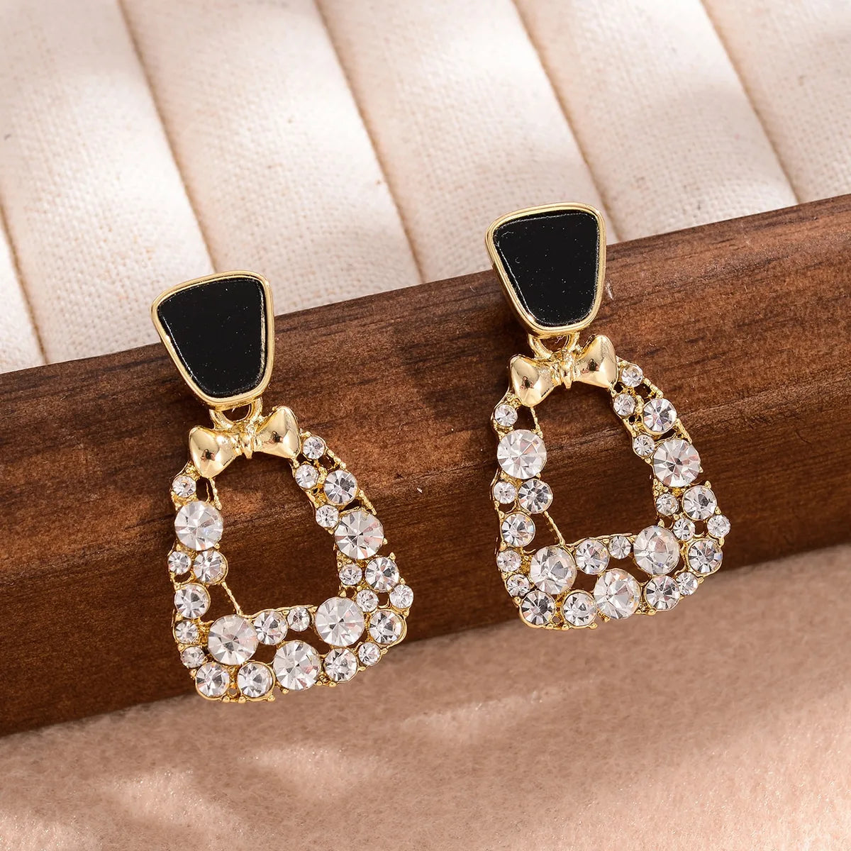 1 Pair Elegant Shiny Bag Inlay Alloy Rhinestones Drop Earrings