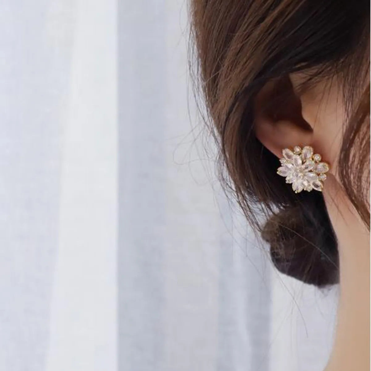 1 Pair Elegant Shiny Snowflake Plating Inlay Copper Zircon Gold Plated Ear Studs