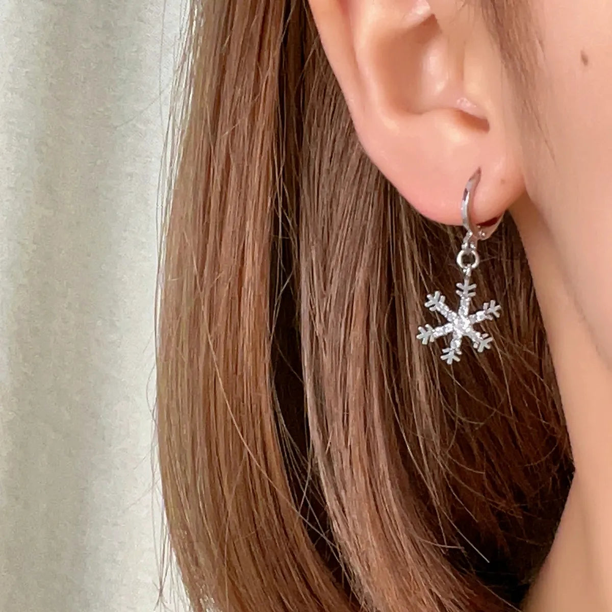 1 Pair Elegant Shiny Snowflake Plating Inlay Copper Zircon White Gold Plated Gold Plated Drop Earrings