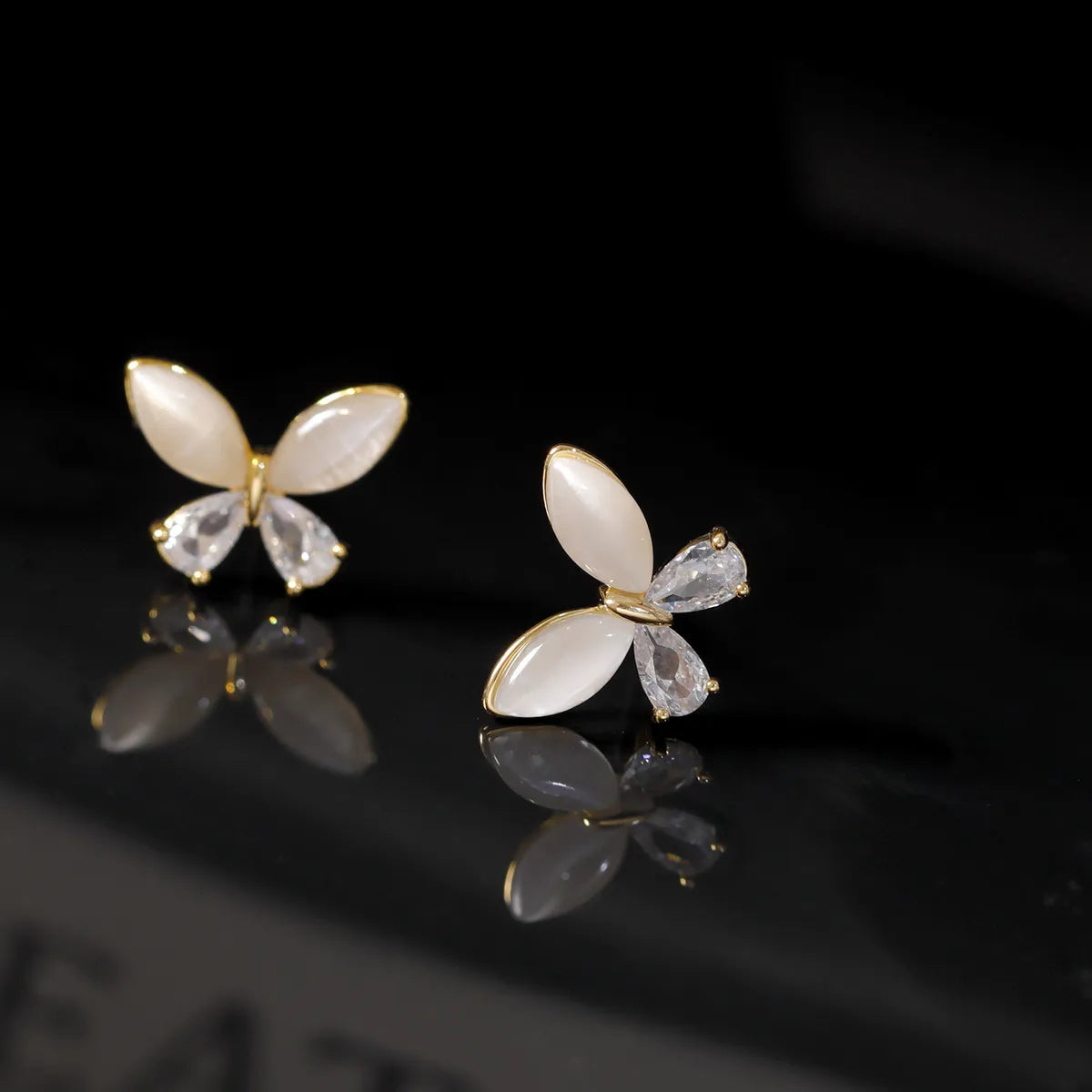 1 Pair Elegant Simple Style Butterfly Copper 18K Gold Plated Ear Studs