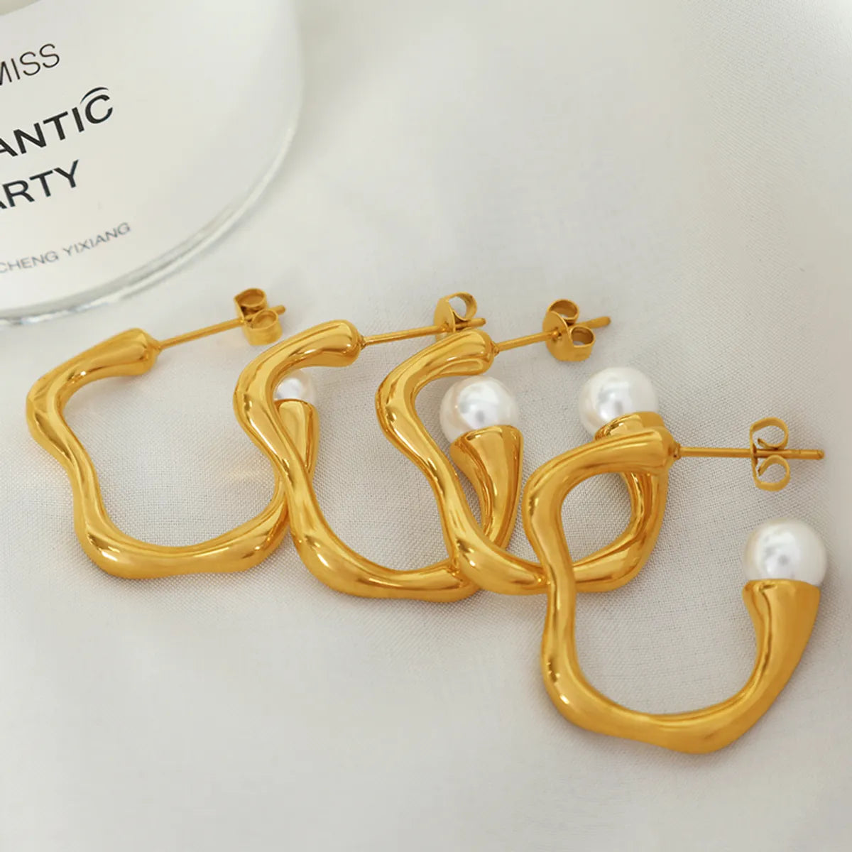 1 Pair Elegant Simple Style C Shape Irregular Plating Titanium Steel Artificial Pearls 18k Gold Plated Ear Studs