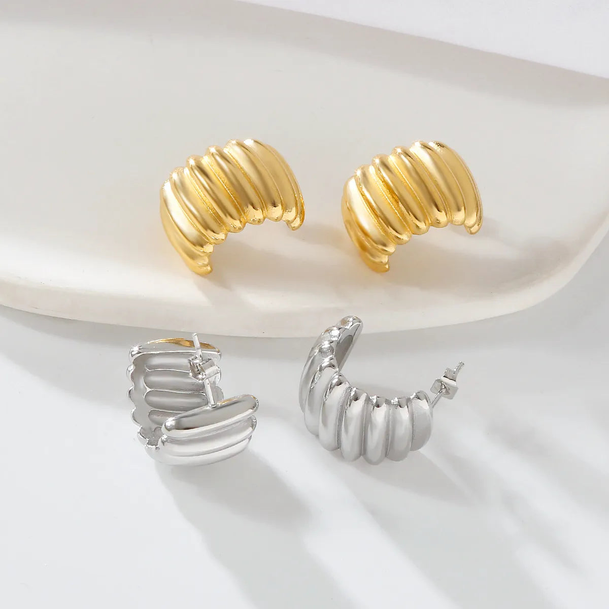 1 Pair Elegant Simple Style C Shape Stripe 304 Stainless Steel 18K Gold Plated Ear Studs