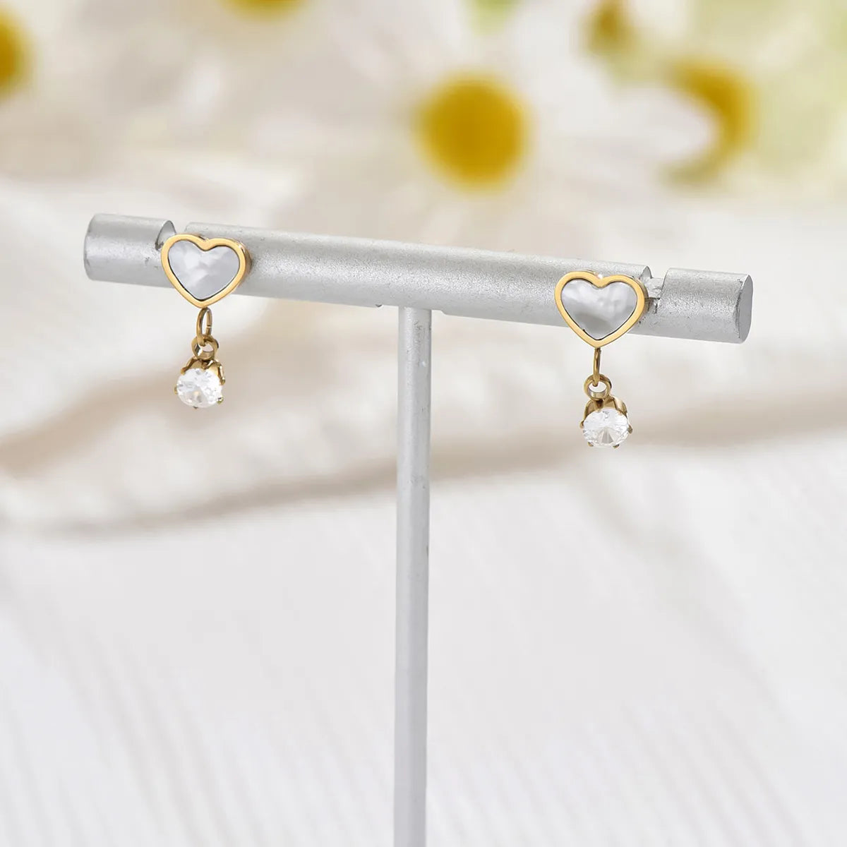 1 Pair Elegant Simple Style Classic Style Heart Shape Plating Inlay Stainless Steel Shell Zircon 14k Gold Plated Drop Earrings