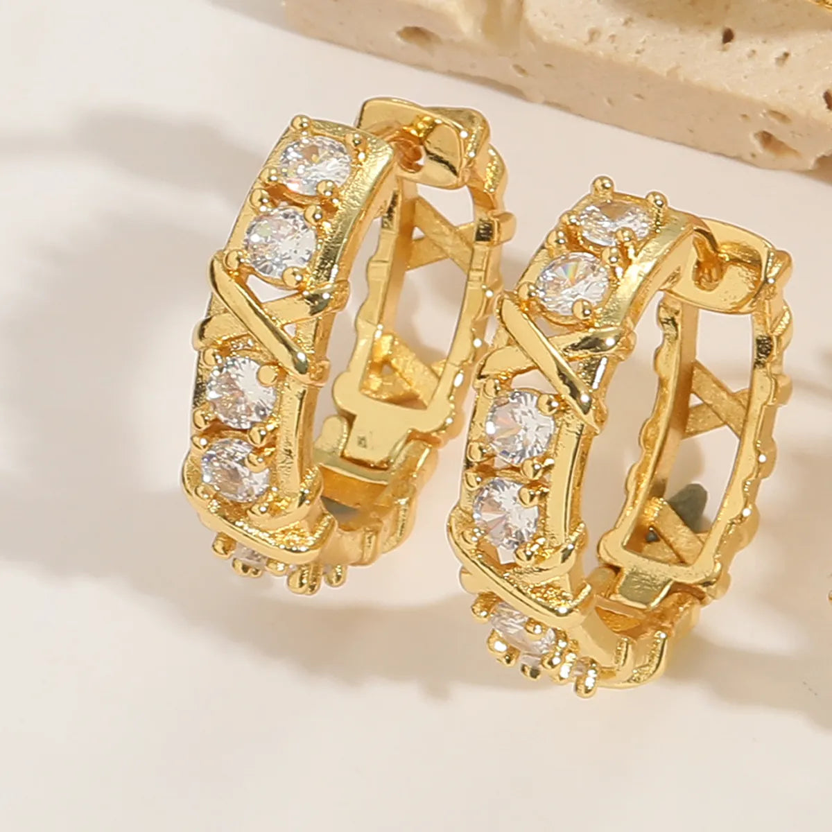 1 Pair Elegant Simple Style Classic Style Solid Color Inlay Copper Zircon 14K Gold Plated Earrings