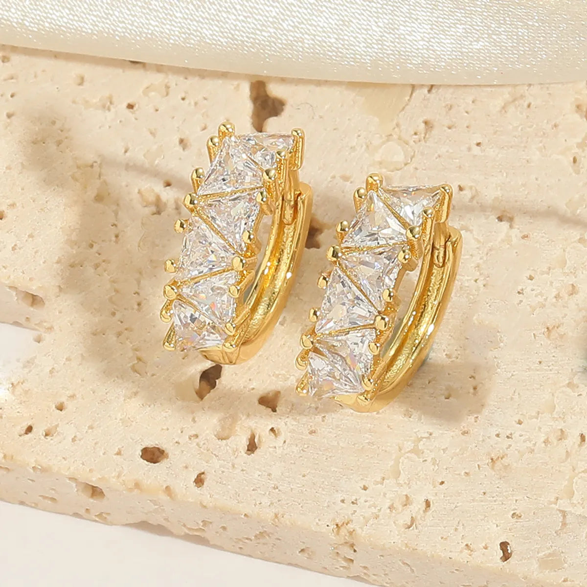 1 Pair Elegant Simple Style Classic Style Solid Color Inlay Copper Zircon 14K Gold Plated Earrings