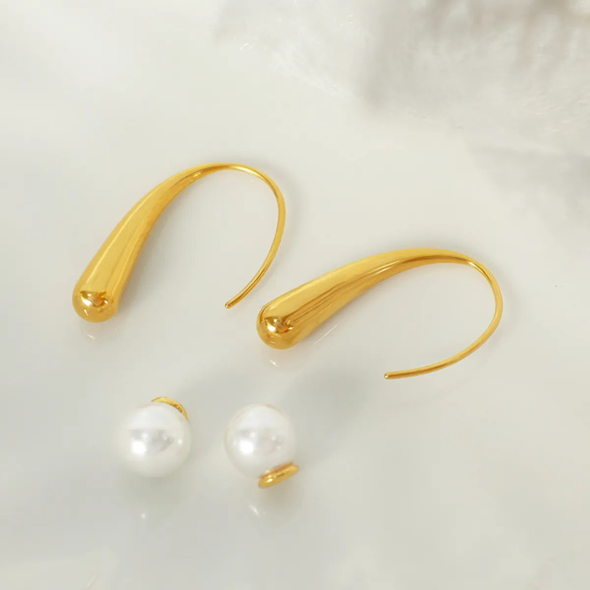 1 Pair Elegant Simple Style Commute Curve Plating Three-Dimensional Inlay 304 Stainless Steel Plastic Beads 18K Gold Plated Ear Studs