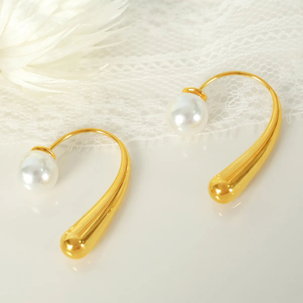 1 Pair Elegant Simple Style Commute Curve Plating Three-Dimensional Inlay 304 Stainless Steel Plastic Beads 18K Gold Plated Ear Studs