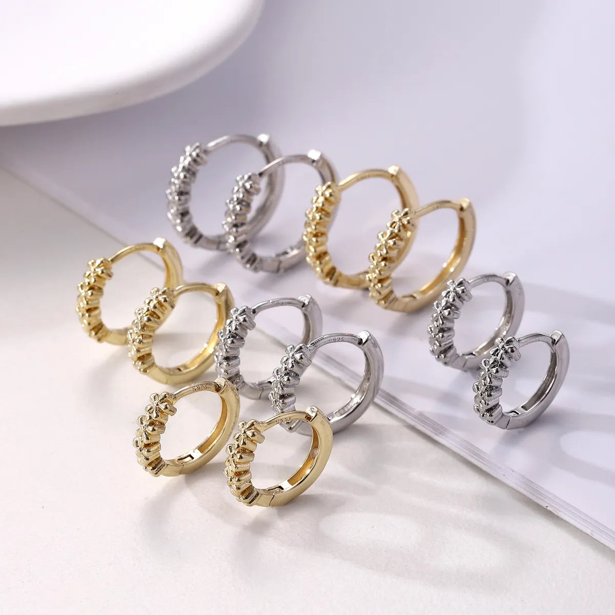 1 Pair Elegant Simple Style Flower Copper K Gold Plated White Gold Plated Hoop Earrings