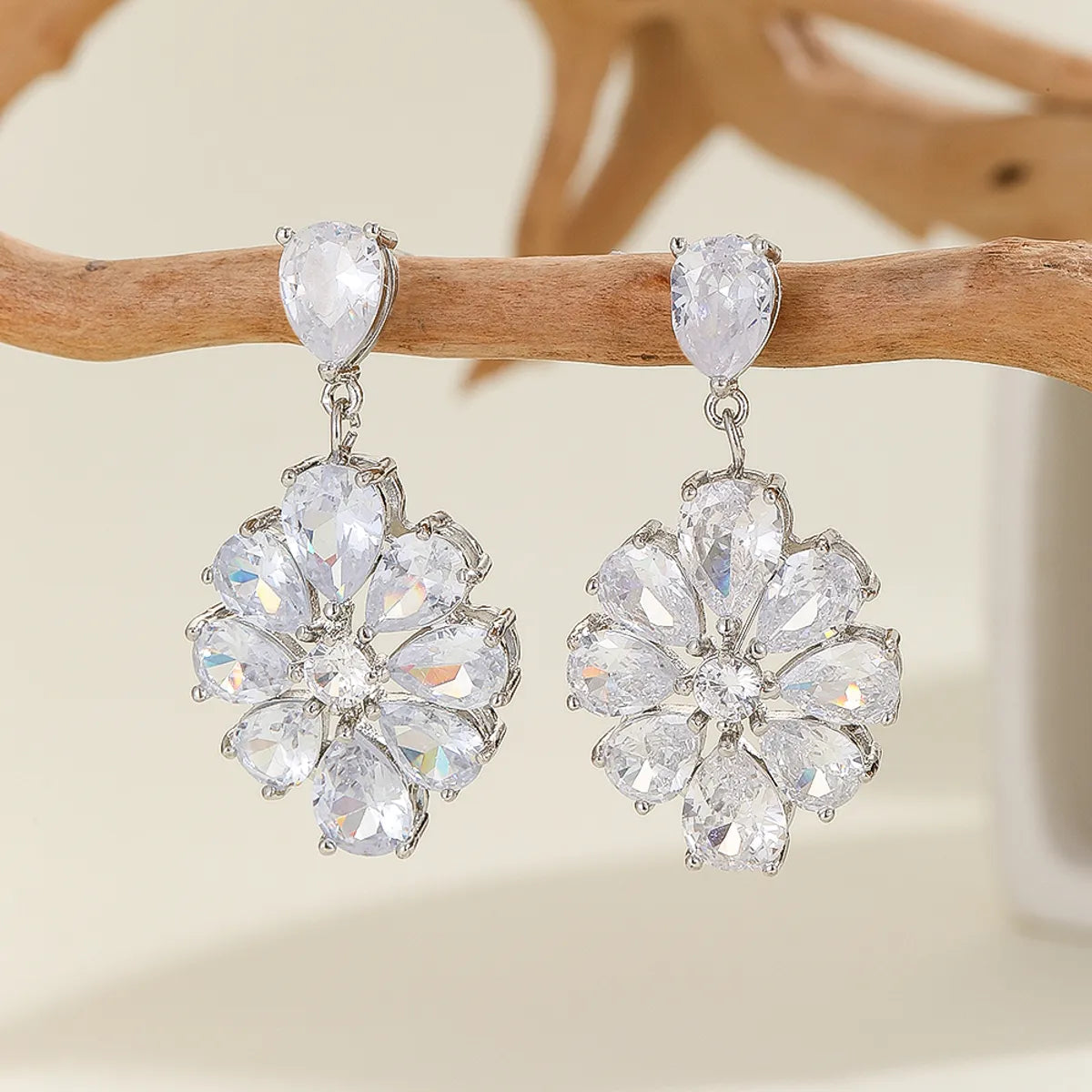 1 Pair Elegant Simple Style Flower Hollow Out Copper Zircon Silver Plated Drop Earrings