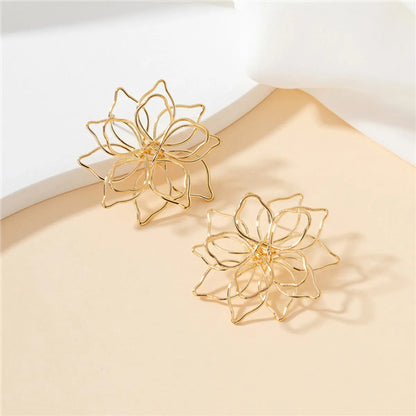 1 Pair Elegant Simple Style Flower Hollow Out Iron Ear Studs